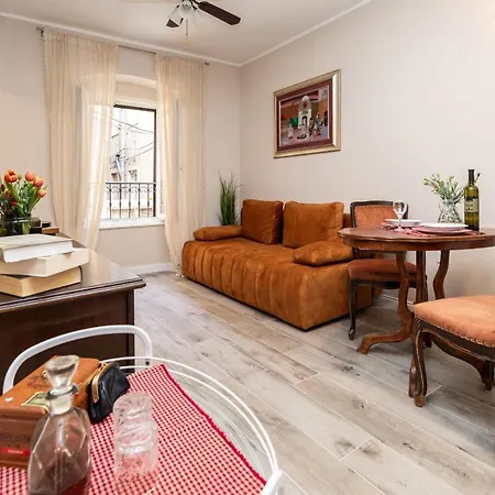 Stanley Helenski - In Old Town Apartment