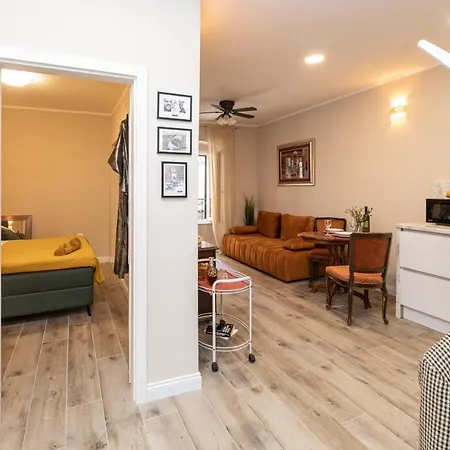 Stanley Helenski - In Old Town Apartment