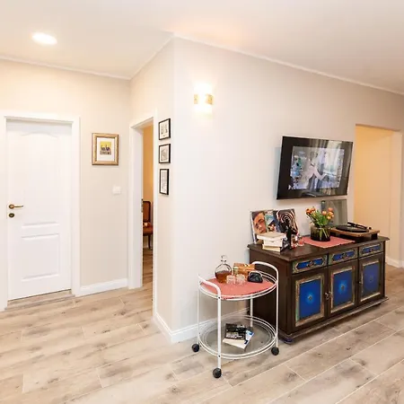 Stanley Helenski - In Old Town Apartment