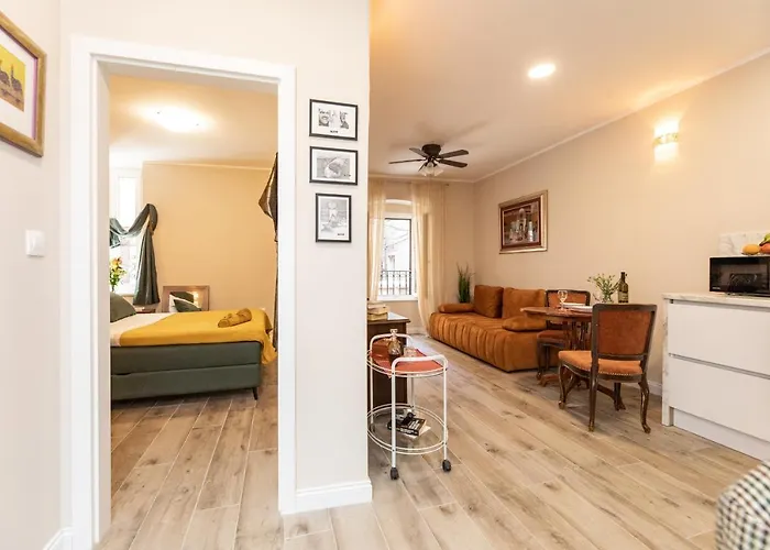 Stanley Helenski - In Old Town Sibenik