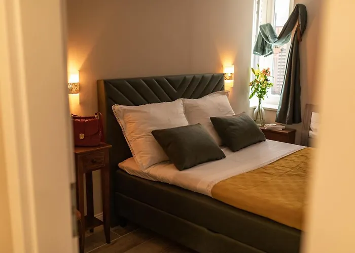 Stanley Helenski - In Old Town Sibenik