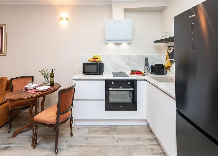 Stanley Helenski - In Old Town Apartment *