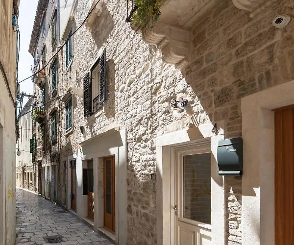 Stanley Helenski - In Old Town