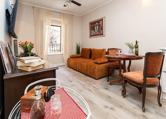 Stanley Helenski - In Old Town Apartment