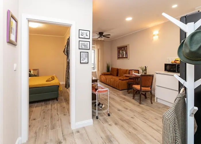 Stanley Helenski - In Old Town Apartment