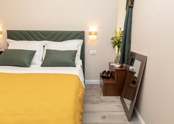 Stanley Helenski - In Old Town Apartment