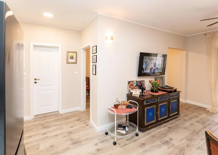 Stanley Helenski - In Old Town Apartment