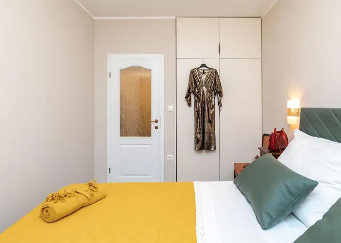 Stanley Helenski - In Old Town Apartment