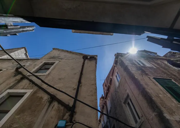 Stanley Helenski - In Old Town *