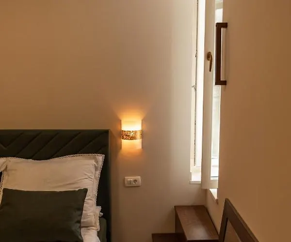 Stanley Helenski - In Old Town *